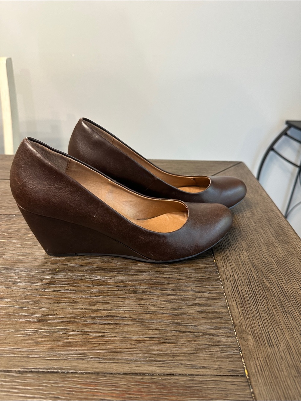 Maurice’s Classic Brown Wedge Closed Toe Size 9